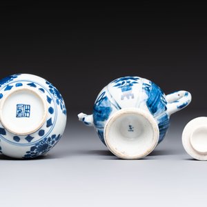 A Chinese blue and white covered ewer, a rose water sprinkler, a covered cup and saucer, jade 玉 and twin-fish mark, Kangxi — photo 7