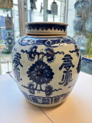 A Chinese blue and white covered jar and two polychrome-decorated jarlets with wooden covers, 18/19th C. — photo 1