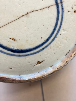 A Chinese blue and white covered jar and two polychrome-decorated jarlets with wooden covers, 18/19th C. — photo 8