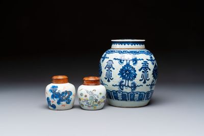 A Chinese blue and white covered jar and two polychrome-decorated jarlets with wooden covers, 18/19th C.