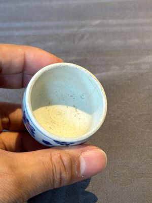 A Chinese blue and white covered jar with floral design, Kangxi — photo 5