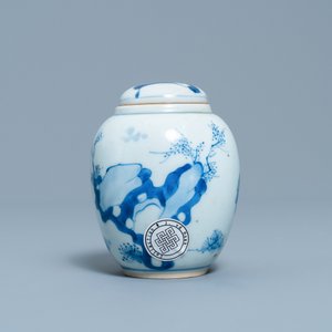 A Chinese blue and white covered tea caddy with playing boys, Kangxi — 照片 3