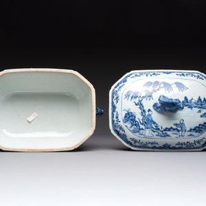 A Chinese blue and white covered tureen and a serving dish, Qianlong — photo 9