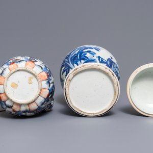A Chinese blue and white covered vase and an Imari-style kendi, Kangxi — 照片 6