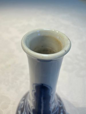 A Chinese blue and white covered vase and two bottle vases, Chenghua and jade marks, Kangxi — photo 31