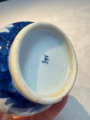 A Chinese blue and white covered vase and two bottle vases, Chenghua and jade marks, Kangxi — photo 34