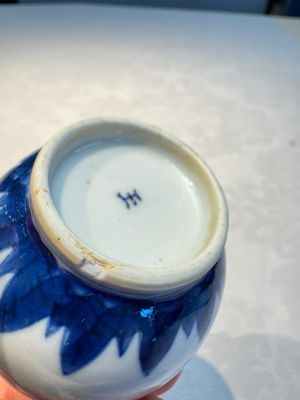 A Chinese blue and white covered vase and two bottle vases, Chenghua and jade marks, Kangxi — photo 35