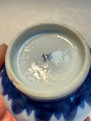 A Chinese blue and white covered vase and two bottle vases, Chenghua and jade marks, Kangxi — photo 36