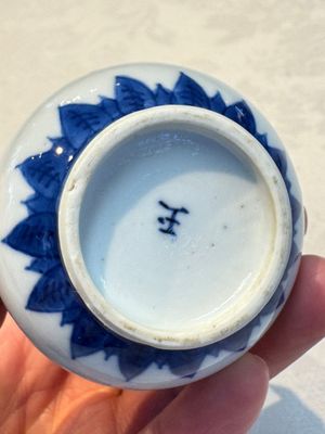 A Chinese blue and white covered vase and two bottle vases, Chenghua and jade marks, Kangxi — photo 43