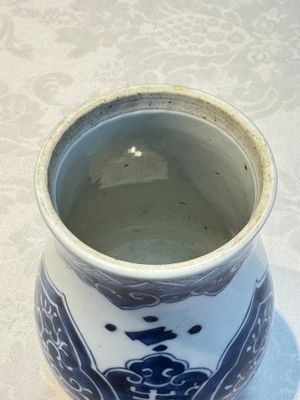 A Chinese blue and white covered vase and two bottle vases, Chenghua and jade marks, Kangxi — photo 9