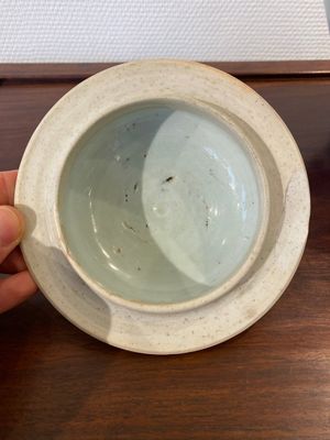 A Chinese blue and white covered vase with birds among blossoming branches, Transitional period — 照片 8