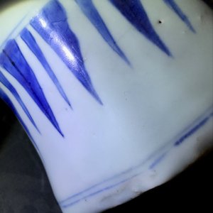 A Chinese blue and white covered vase with birds among flowers, Transitional period — 照片 16