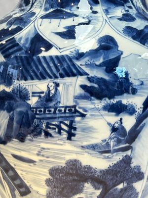 A Chinese blue and white covered vase with figures in landscapes, Kangxi — foto 13