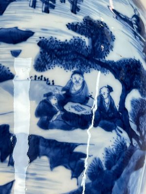 A Chinese blue and white covered vase with figures in landscapes, Kangxi — foto 17