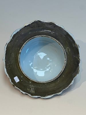 A Chinese blue and white covered vase with figures in landscapes, Kangxi — foto 8