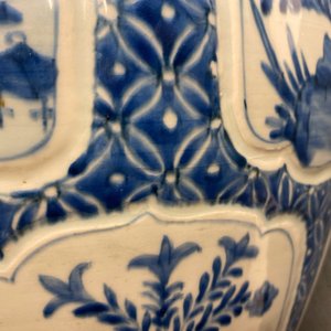 A Chinese blue and white covered vase with floral and landscape panels, Kangxi — 照片 21