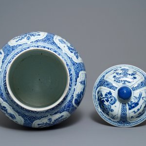 A Chinese blue and white covered vase with floral and landscape panels, Kangxi — 照片 5