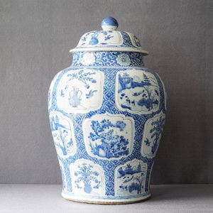 A Chinese blue and white covered vase with floral and landscape panels, Kangxi — 照片 8