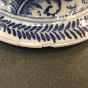 A Chinese blue and white covered vase with floral design, Kangxi — photo 7