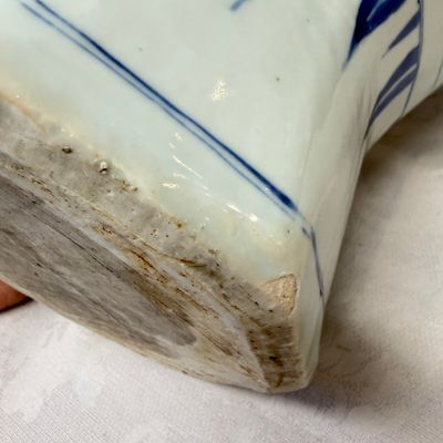 A Chinese blue and white covered vase with floral design — photo 19