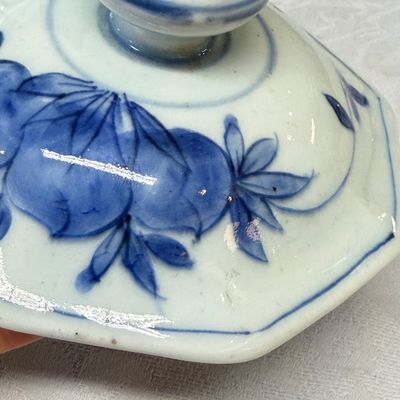 A Chinese blue and white covered vase with floral design — photo 23