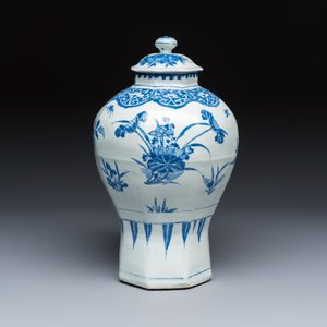 A Chinese blue and white covered vase with floral design — photo 1
