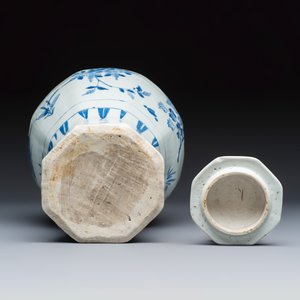 A Chinese blue and white covered vase with floral design — photo 7
