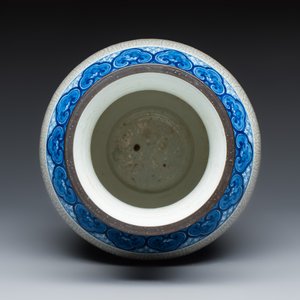 A Chinese blue and white crackle-glazed 'Taotie' vase  — photo 6