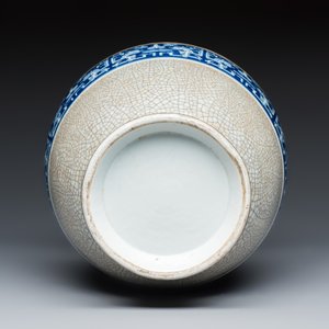 A Chinese blue and white crackle-glazed 'Taotie' vase  — photo 7