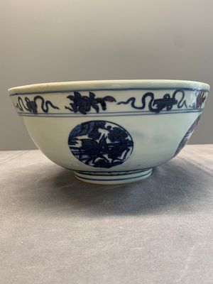 A Chinese blue and white 'crane, deer and hare' bowl, Fu Gui Chang Ming 富貴長命 mark, Jiajing — photo 2