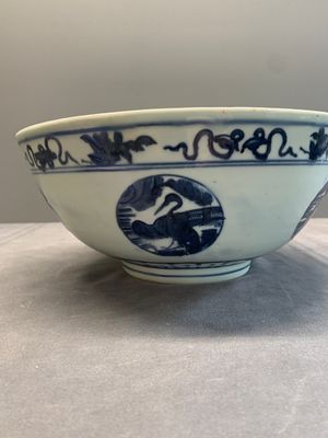 A Chinese blue and white 'crane, deer and hare' bowl, Fu Gui Chang Ming 富貴長命 mark, Jiajing — photo 3