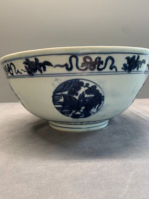 A Chinese blue and white 'crane, deer and hare' bowl, Fu Gui Chang Ming 富貴長命 mark, Jiajing — photo 4