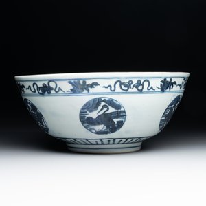 A Chinese blue and white 'crane, deer and hare' bowl, Fu Gui Chang Ming 富貴長命 mark, Jiajing — photo 3