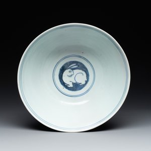 A Chinese blue and white 'crane, deer and hare' bowl, Fu Gui Chang Ming 富貴長命 mark, Jiajing — photo 5