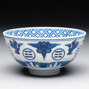 A Chinese blue and white 'cranes and trigrams' bowl, Guangxu mark and of the period — photo 3