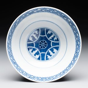 A Chinese blue and white 'cranes and trigrams' bowl, Guangxu mark and of the period — photo 5