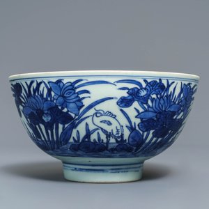 A Chinese blue and white 'cranes by the lotus pond' bowl, Shen De Tang Bo Gu Zhi mark, Transitional period — photo 4
