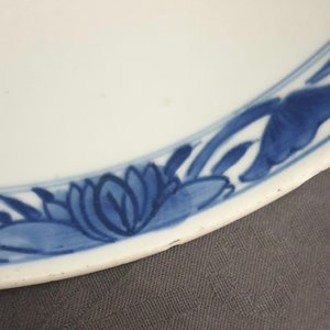 A Chinese blue and white 'cranes by the lotus pond' bowl, Shen De Tang Bo Gu Zhi mark, Transitional period — photo 7