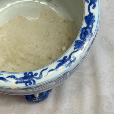 A Chinese blue and white 'Cranes' cylindrical tripod censer — 照片 13