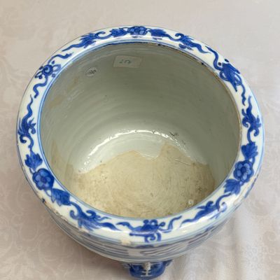 A Chinese blue and white 'Cranes' cylindrical tripod censer — 照片 9