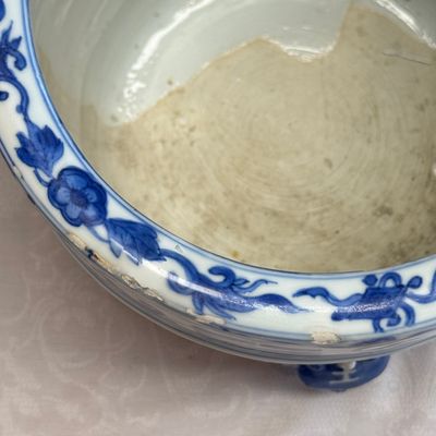 A Chinese blue and white 'Cranes' cylindrical tripod censer — 照片 10