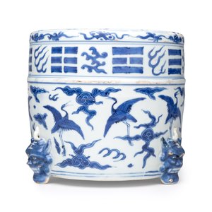 A Chinese blue and white 'Cranes' cylindrical tripod censer — 照片 3