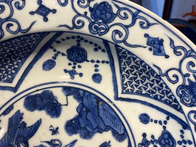 A Chinese blue and white 'cranes' dish, Fu Gui Jia Qi 富貴佳器 mark, Jiajing/Wanli — 照片 4