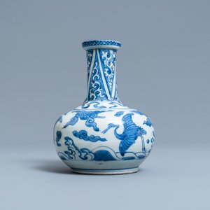 A Chinese blue and white 'cranes' kendi, Wanli — 照片 5