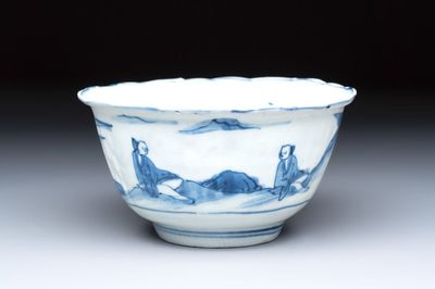 A Chinese blue and white 'crow cup' with figural design, Transitional period