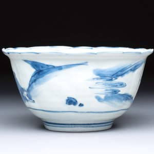 A Chinese blue and white 'crow cup' with figural design, Transitional period — foto 3