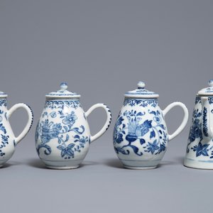 A Chinese blue and white cruet set on stand, Qianlong — photo 2