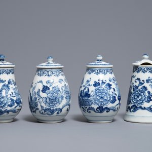A Chinese blue and white cruet set on stand, Qianlong — photo 3