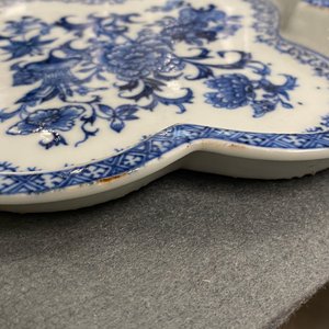A Chinese blue and white cruet set on stand, Qianlong — 照片 18