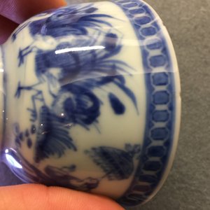 A Chinese blue and white cup and saucer with "La Dame au Parasol" after Pronk, ca. 1740 — photo 7